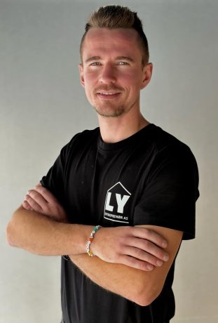 Kristoffer Biørnstad er ansatt hos LY Entreprenør AS
