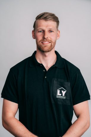 Sindre Flo er ansatt hos LY Entreprenør AS